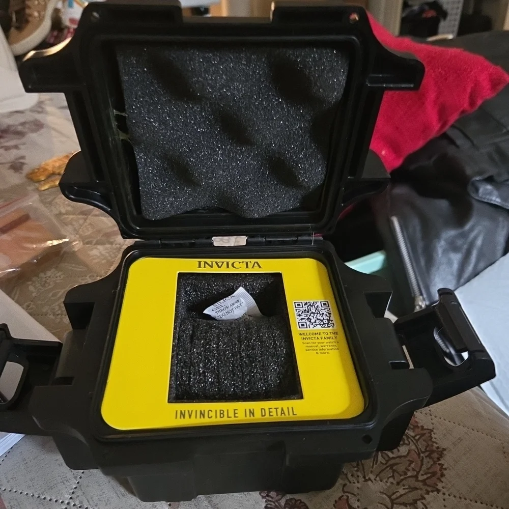 Invicta‎ Single Slot Watch Hard Shell Foam-Lined Impact Travel/Storage Case